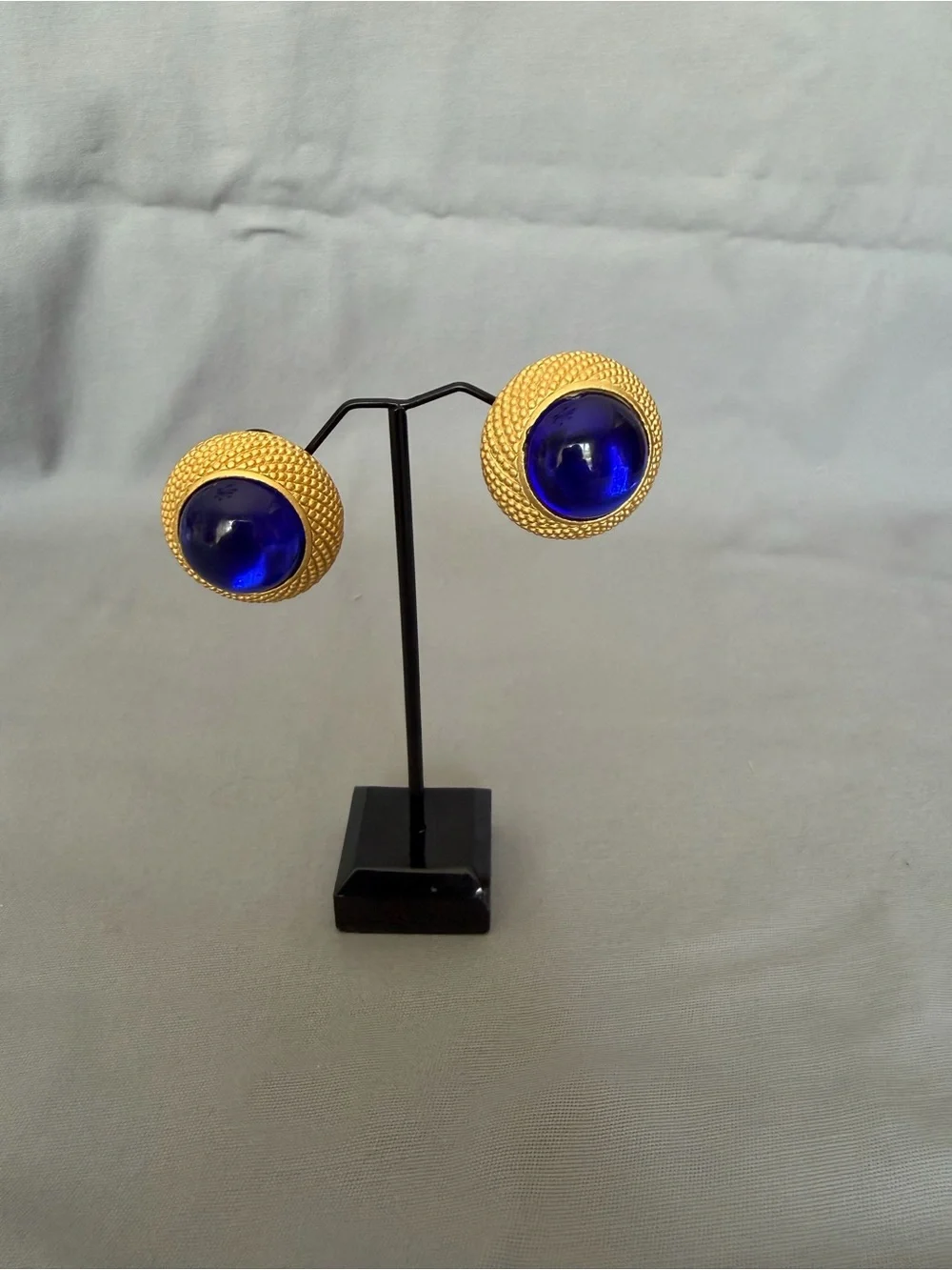 Vintage 80s Fashion Gold-Tone with Deep Blue Resin Clip On Earrings.